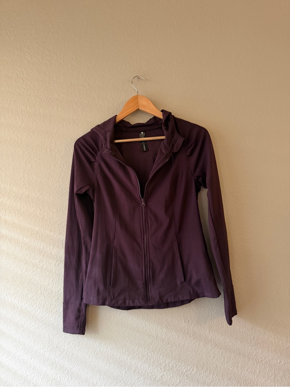 Yogalicious Women's Hooded Zip Running Jacket in Plum Size Small